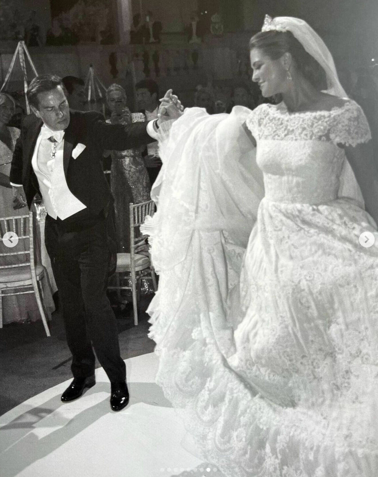 Prinsessan Madeleine och Chris O'Neill dansar på sin bröllopsdag
