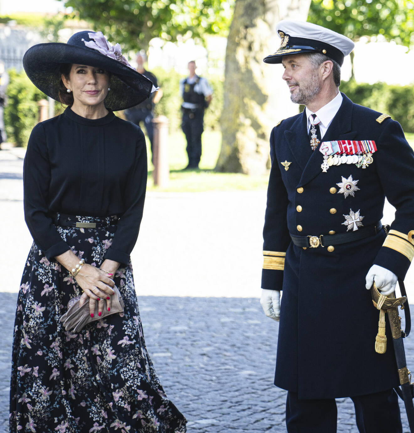 Kronprinsessan Mary och kronprins Frederik efter minnesgudstjänsten vid Flagdag for Danmarks udsendte 2023