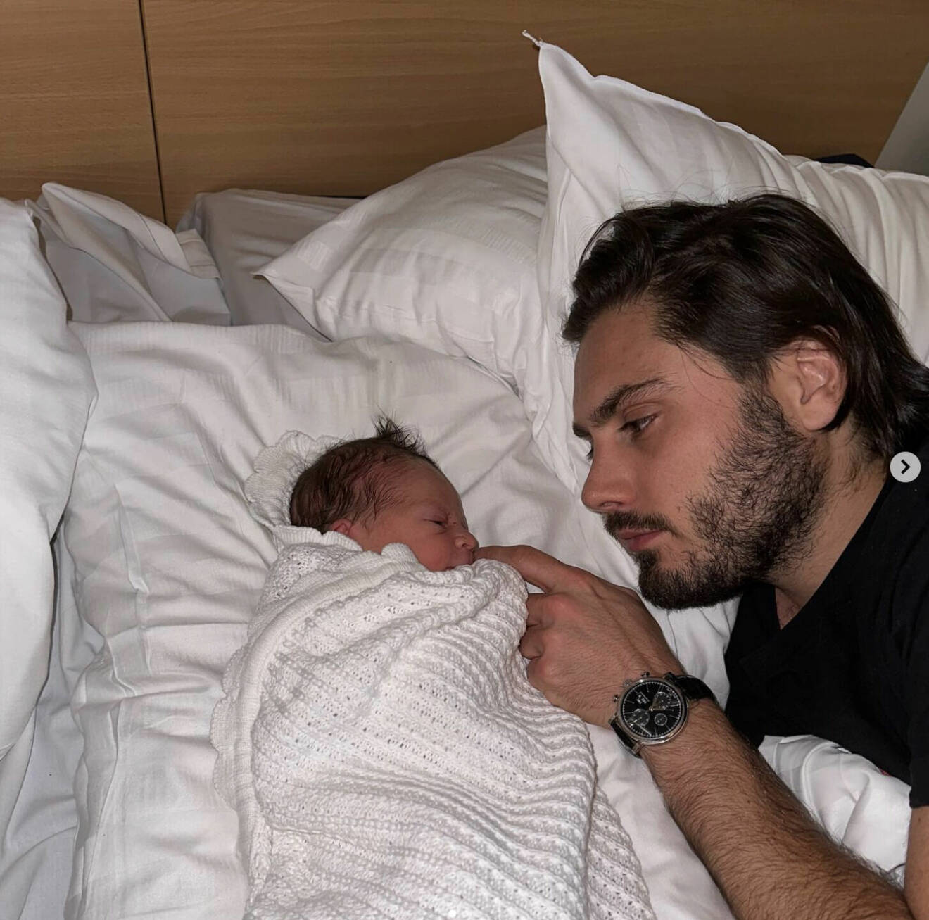 Oliver Ingrosso och hans nyfödda son