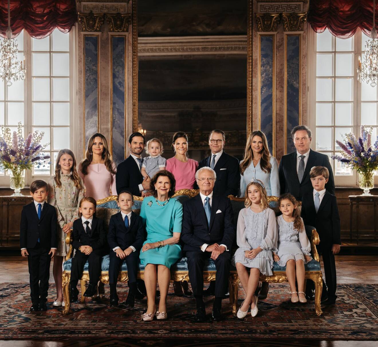 Den nya officiella bilden på kungafamiljen – inför kungens 50 år på tronen