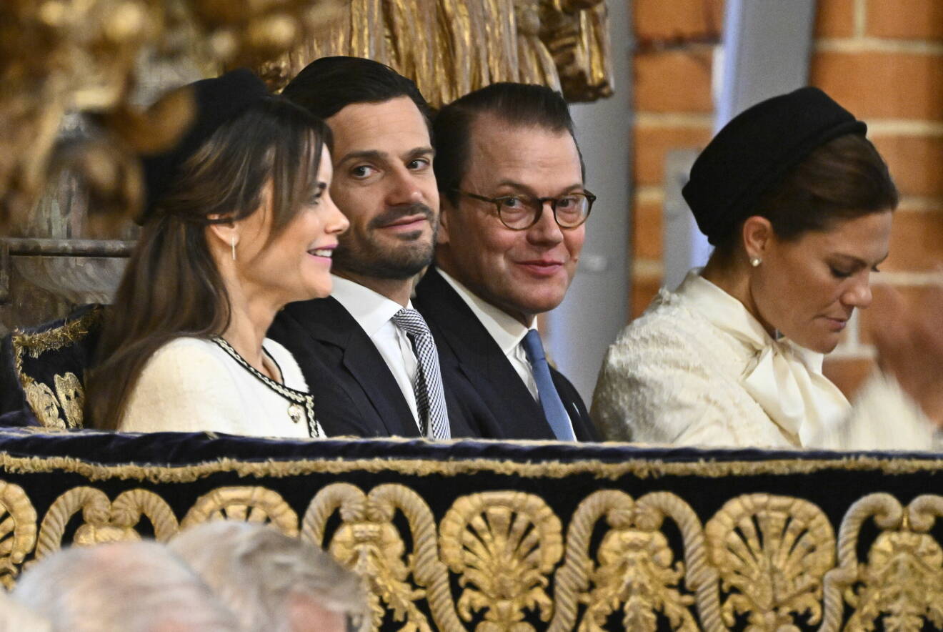 Prinsessan Sofia, prins Carl Philip, prins Daniel och kronprinsessan Victoria på gudstjänst i Storkyrkan