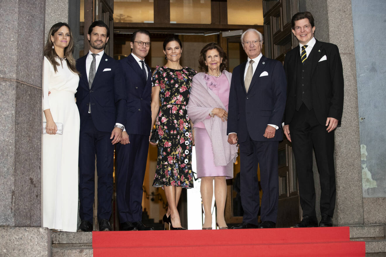 Kung Carl Gustaf och drottning Silvia under jubileumsmottagningen på Stockholms slott som hålls för att för att gratulera kungen till 50 år på tronen.