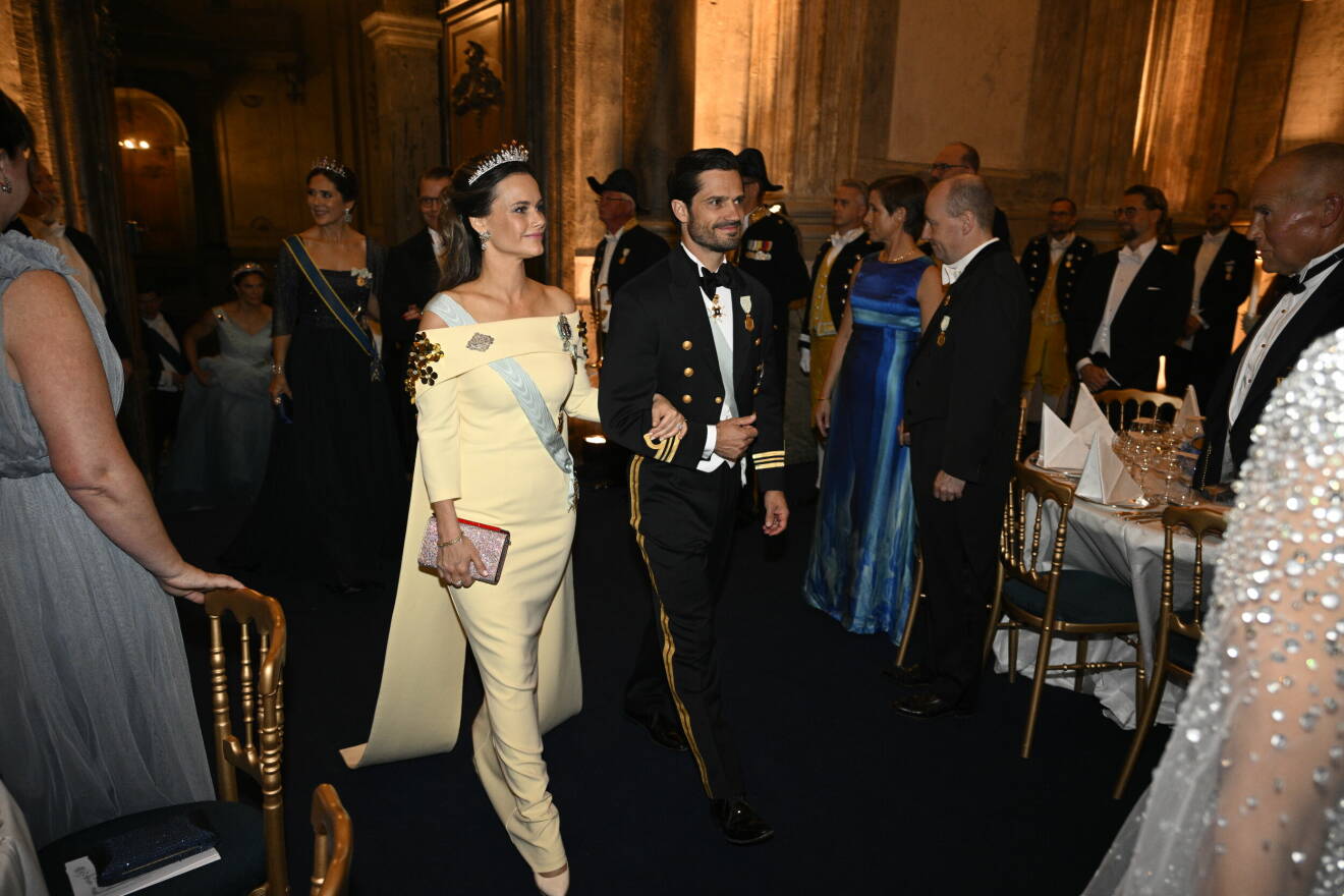 Prinsessan Sofia arm i arm med prins Carl Philip
