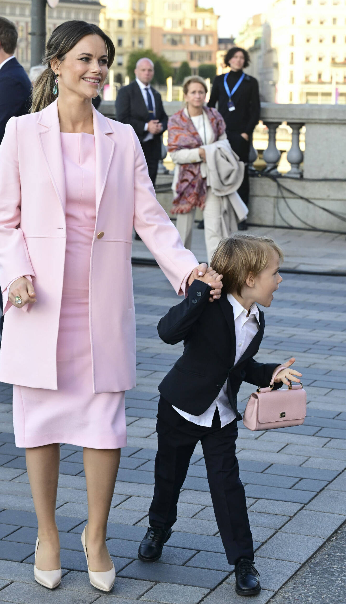 Prins Gabriel med mamma Sofias handväska – när kungen firades med konsert i Stockholm