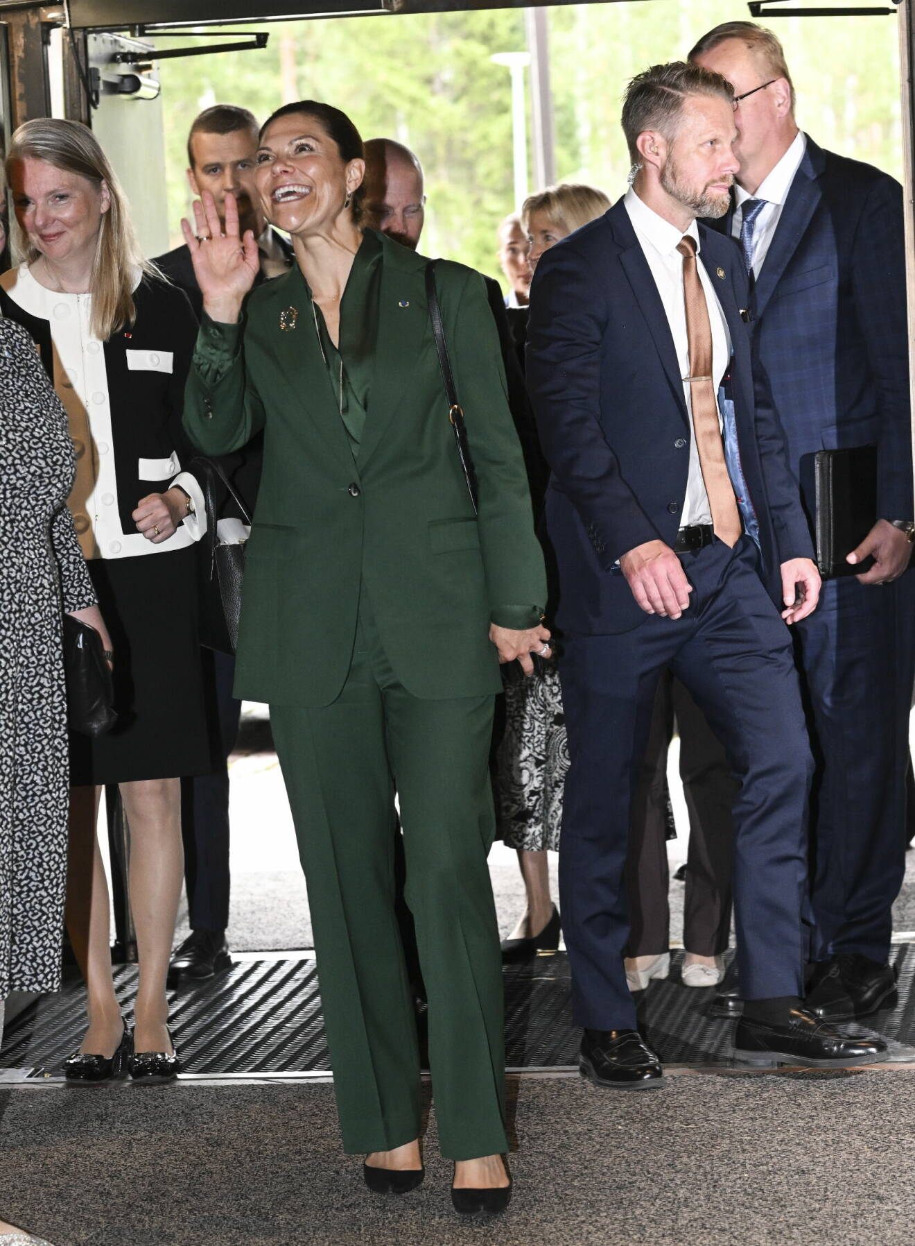 Kronprinsessan Victoria på Hanaholmen 2023 – i mörkgrön kostym
