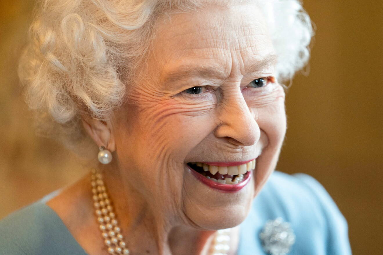 Drottning Elizabeth skrattar