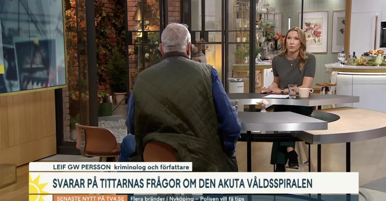 Jenny Alversjö pratar med Leif GW Persson i Nyhetsmorgon-studion