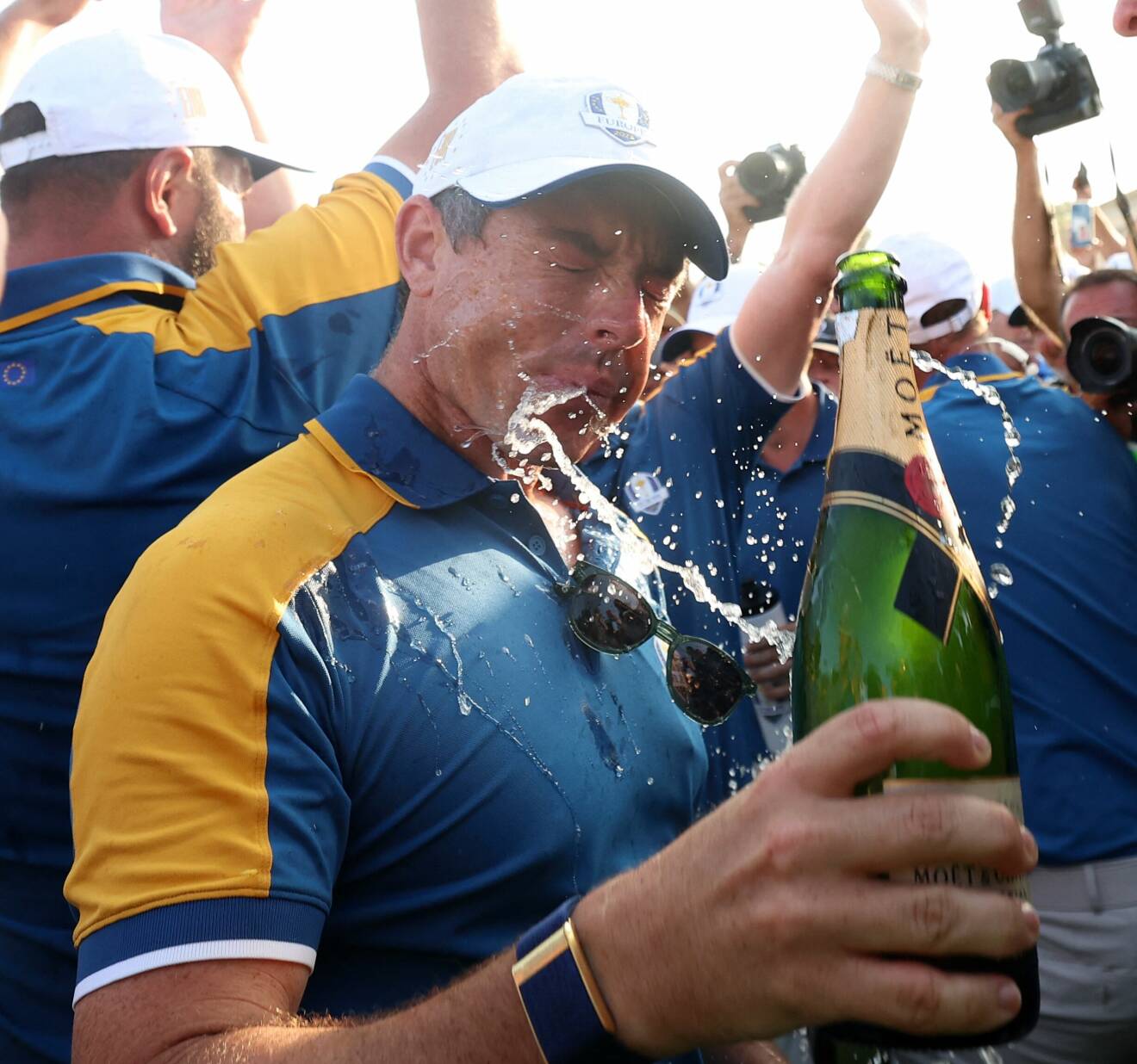 Lag Europa firar segern med champagne efter vinsten i Ryder Cup 2023 på Marco Simone Golf &amp; Country Club utanför Rom