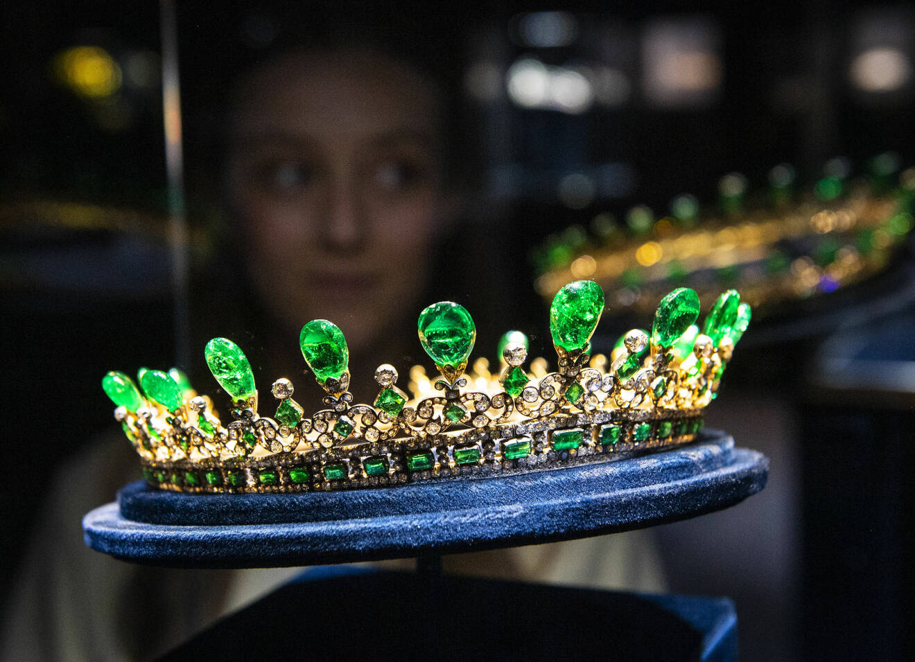 En kunglig tiara med smaragder