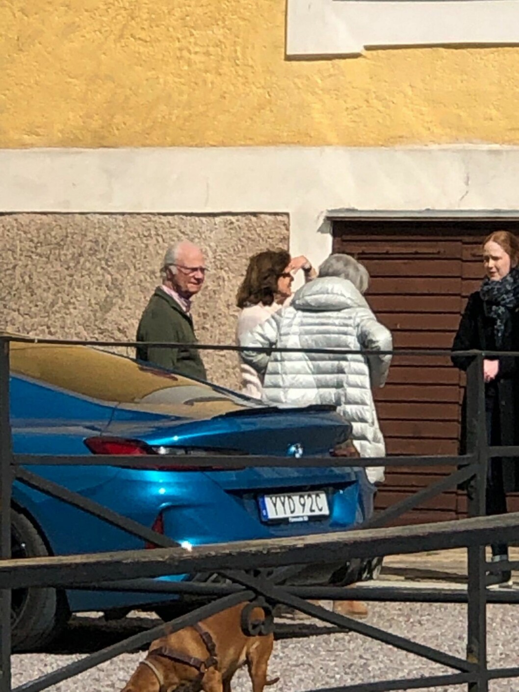 Kungaparet och prinsessan Birgitta utanför Strömsholms slott. kungaparet birgitta