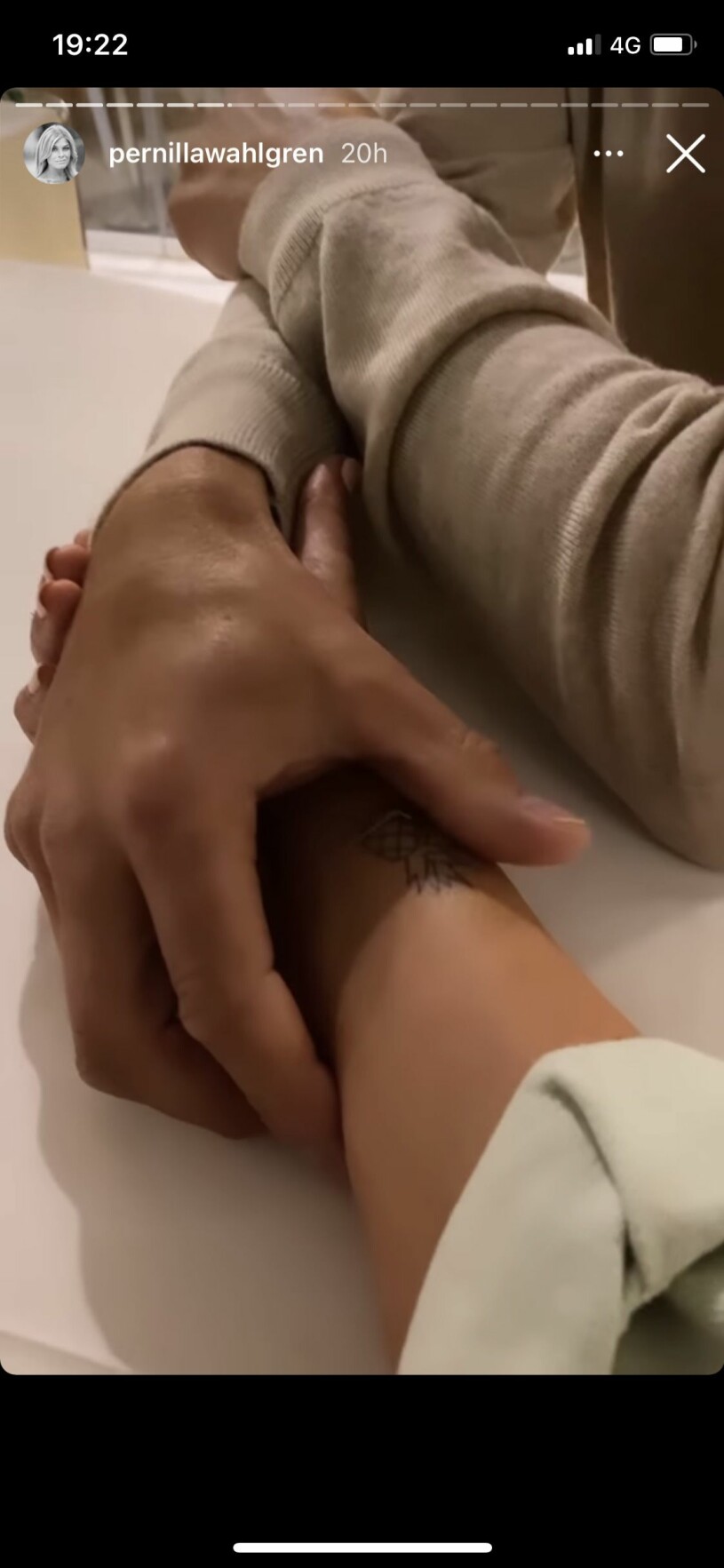 Pernilla Wahlgren visar upp sin nya kärlek på Instagram