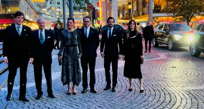 Kunglig kickoff: Kungafamiljen på kvällens festkonsert. Men var är drottning Silvia? Andreas Norlén, kung Carl Gustaf, Victoria, Daniel, Carl Philip och Victoria
