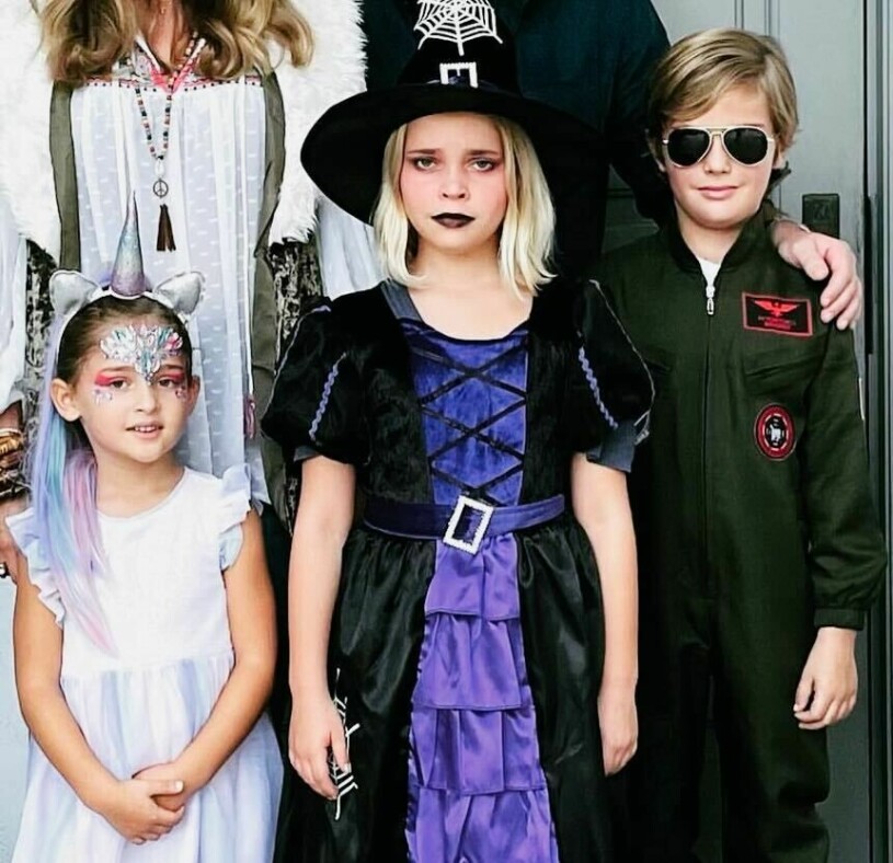 Madeleines Halloweenbild på kidsen: Leonore fyller snart 9, Nicolas är 7 och Adrienne ska fylla 5. Prinsessan Adrienne, prinsessan Leonore och prins Nicolas på prinsessan Madeleines Halloweenbild 2022