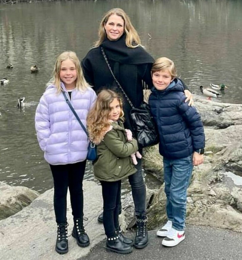 Familjen Bernadotte-O’Neill i The Big Apple. Prinsessan Madeleine, prinsessan Leonore, prinsessan Adrienne och prins Nicolas i Central Park i New York 2023