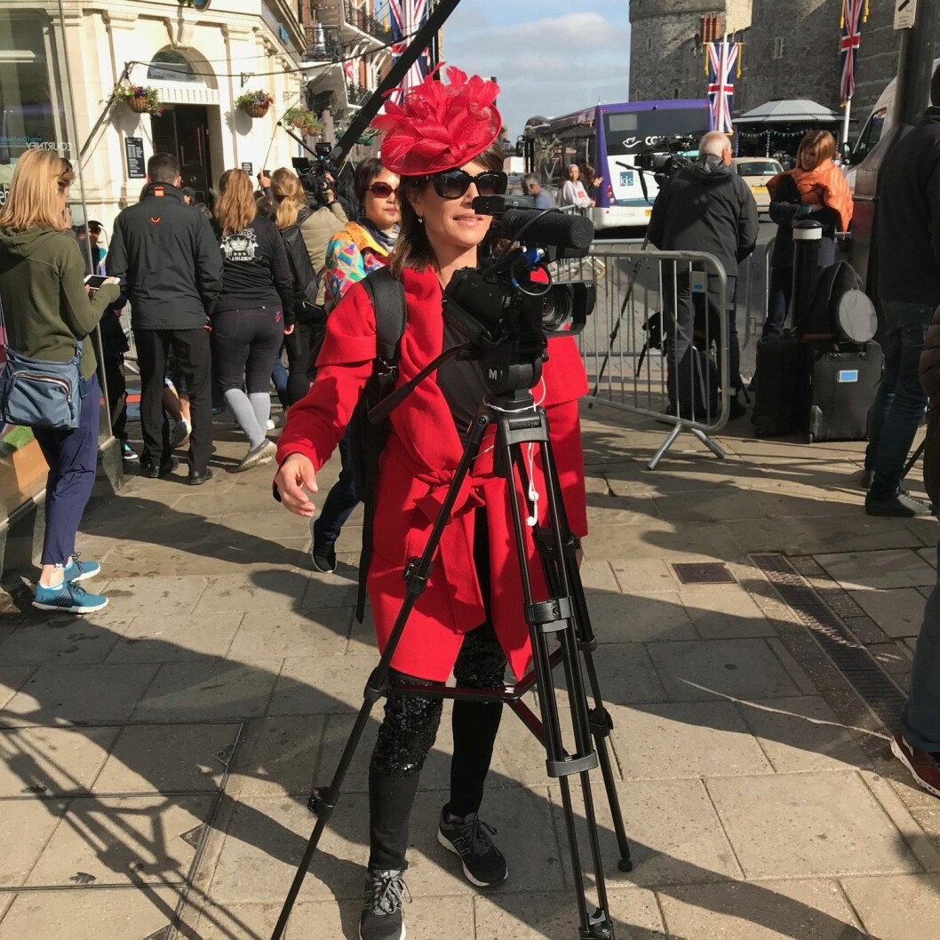 En del av journalisterna har redan tagit på sig sina piffiga bröllopshattar… En del av journalisterna på plats i Windsor inför Meghan och prins Harrys bröllop har redan tagit på sig sina piffiga bröllopshattar