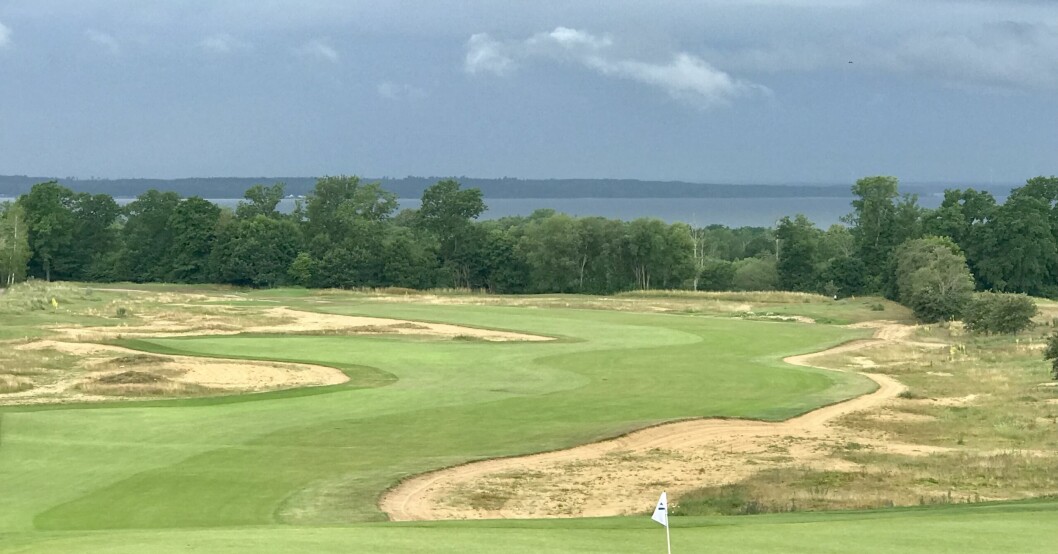 Lite mulet men ack så vackert på golfbanan.