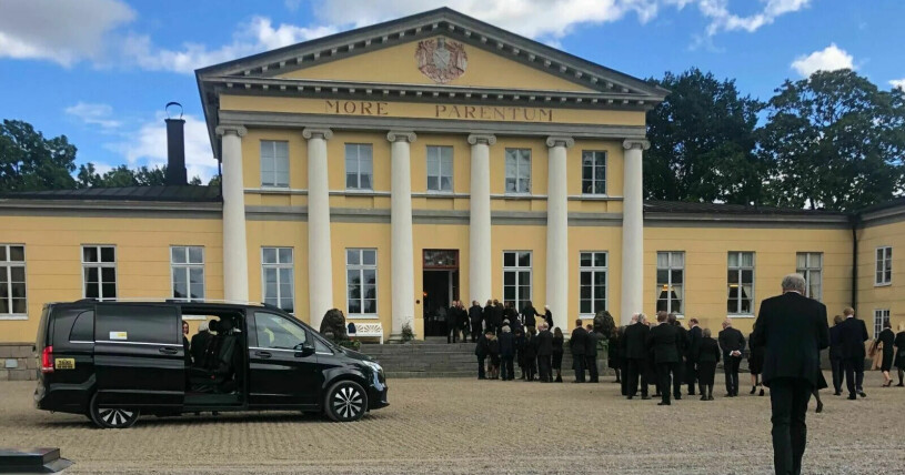 Här anlände begravningsgästerna till minnesstunden på Elghammar. Minnesstund för Christina d’Otrante