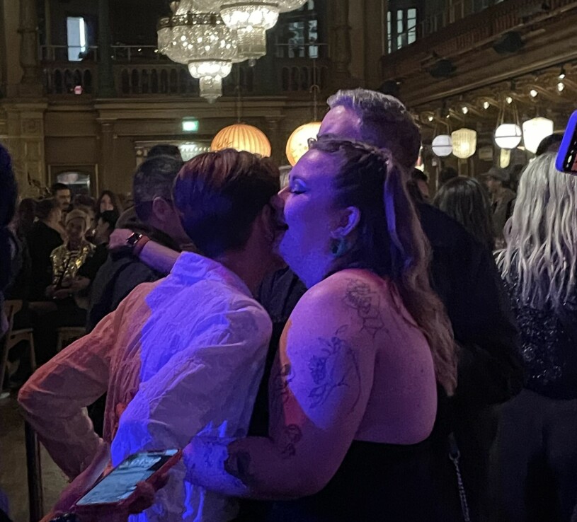 Mysig stämning på Mellos efterfest – Eden med kärleken Sara Songbird. Melodifestivalen