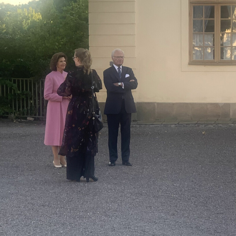 Kungen och Silvia var uppklädda för en afton på teatern!