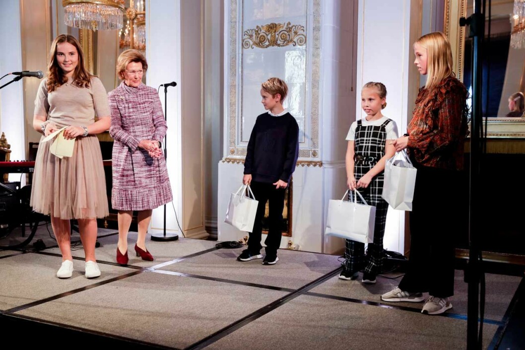 Ingrid Alexandra i kjol från Cathrine Hammel och skor från Superga. Ingrid Alexandra