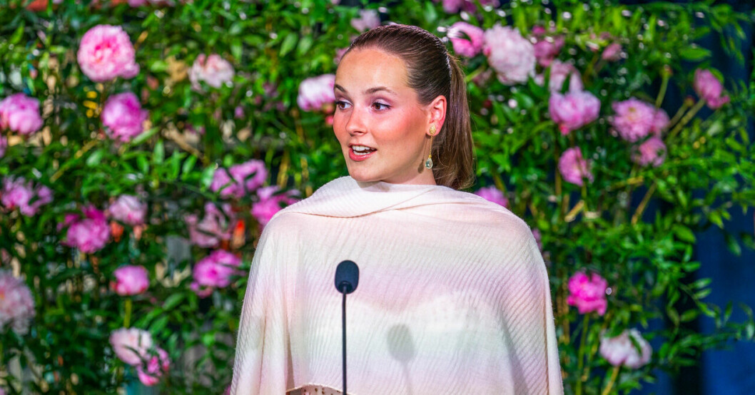 Prinsessan Ingrid Alexandra höll tal under gårdagens firande där hon bland annat tackade för tillställningen! Prinsessan Ingrid Alexandra håller tal under regeringens firande av hennes myndighetsdag. Festligheterna hölls på Oslos huvudbibliotek Deichman Bjørvika