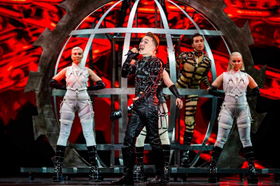 Hatari från Island framför låten Hatrið mun sigra. Hatari från Island framför låten Hatrið mun sigra.