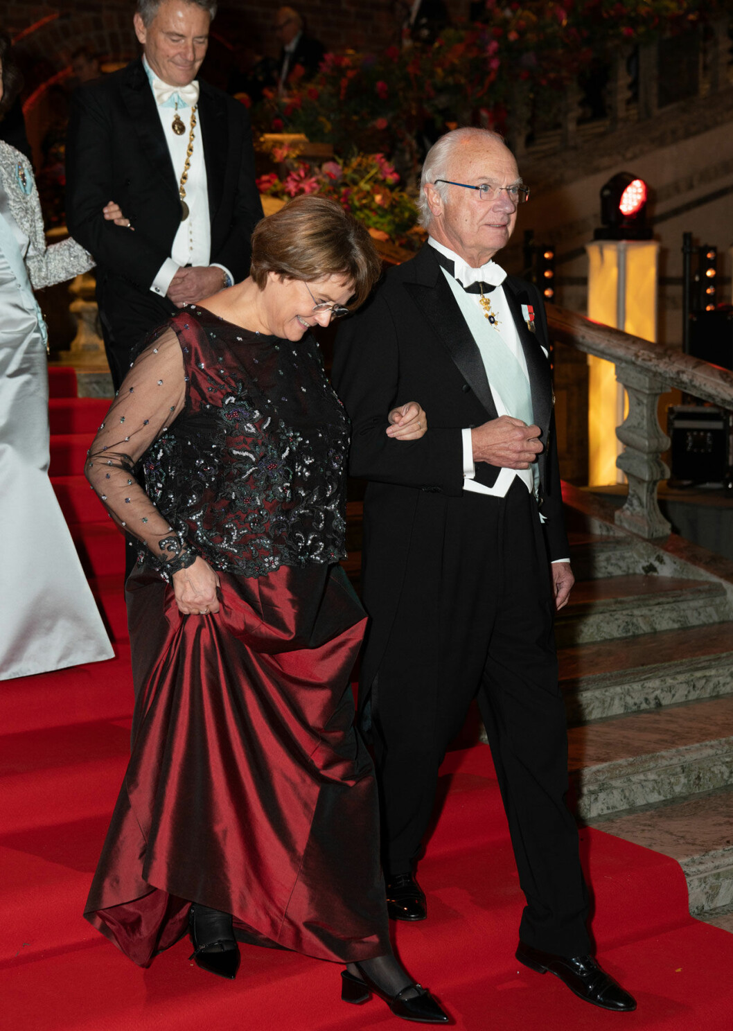 Kung Carl Gustaf med sin bordsdam, IVA:s vd Tuula Teeri. Kungen med sin bordsdam, IVA:s vd Tuula Teeri.