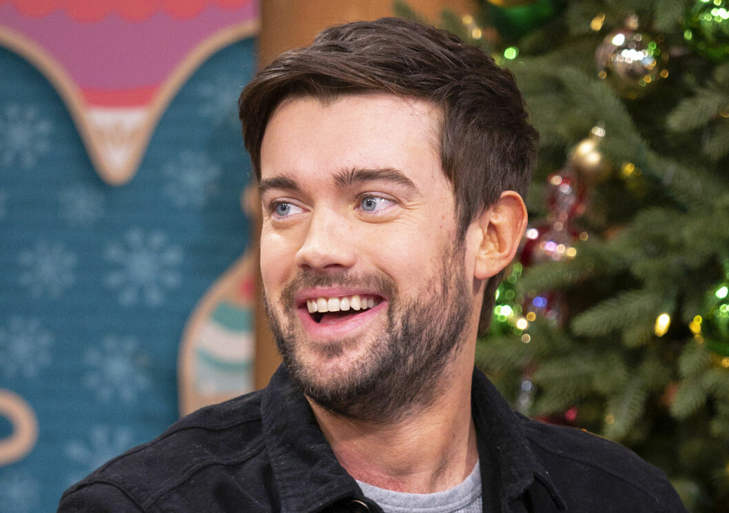 Jack Whitehall, 32, är ståuppkomiker och har vauxit upp i en välbärgad familj. Han pappa Michael jobbade som agent inom nöjesindustrin och företrädde bland annat Judi Dench och Colin Firth. Han använder ofta sin priviligierade bakgrund som grund för sina skämt.