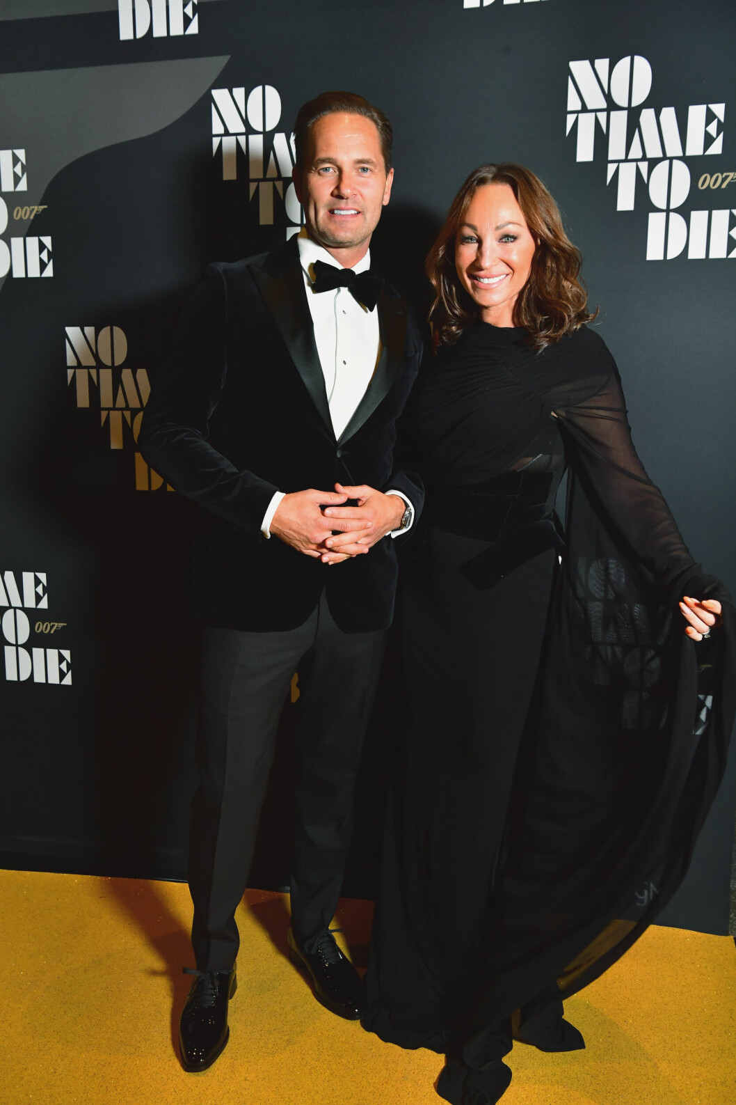 Anders Jensen i James Bond-stuk! Anders Jensen och Charlotte Perrelli på filmpremiär
