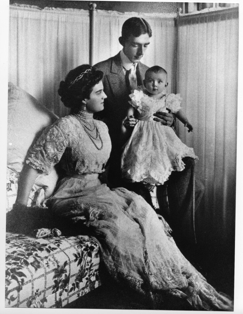 Jan Bernadottes farmor och farfar, ryska storfurstinnan Maria och svenske prinsen Wilhelm, med lille sonen Lennart.