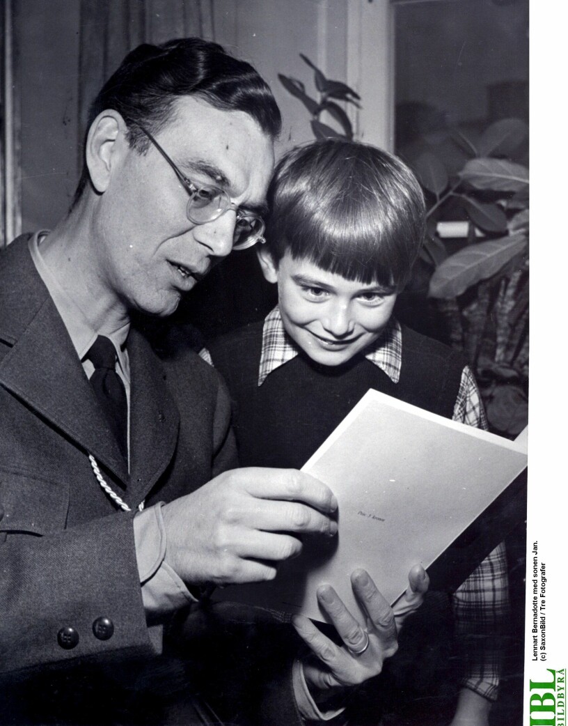 Jan med pappa Lennart, innan familjen flyttade till Tyskland och Jan hamnade på svensk internatskola.