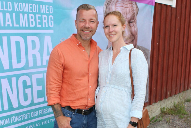 Första bilden vi såg på turturduvorna! Casper Janebrink och flickvännen Therese Andersson