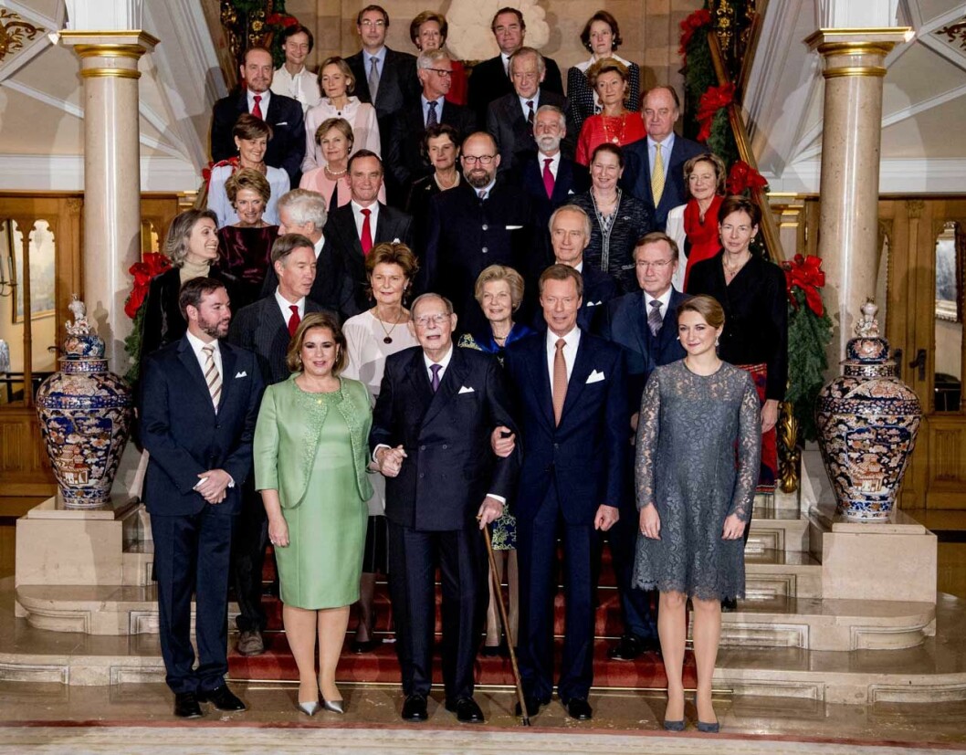 Hela storhertigfamiljen samlad. Luxembergs storhertigfamilj samlad, med storhertig Jean i spetsen.