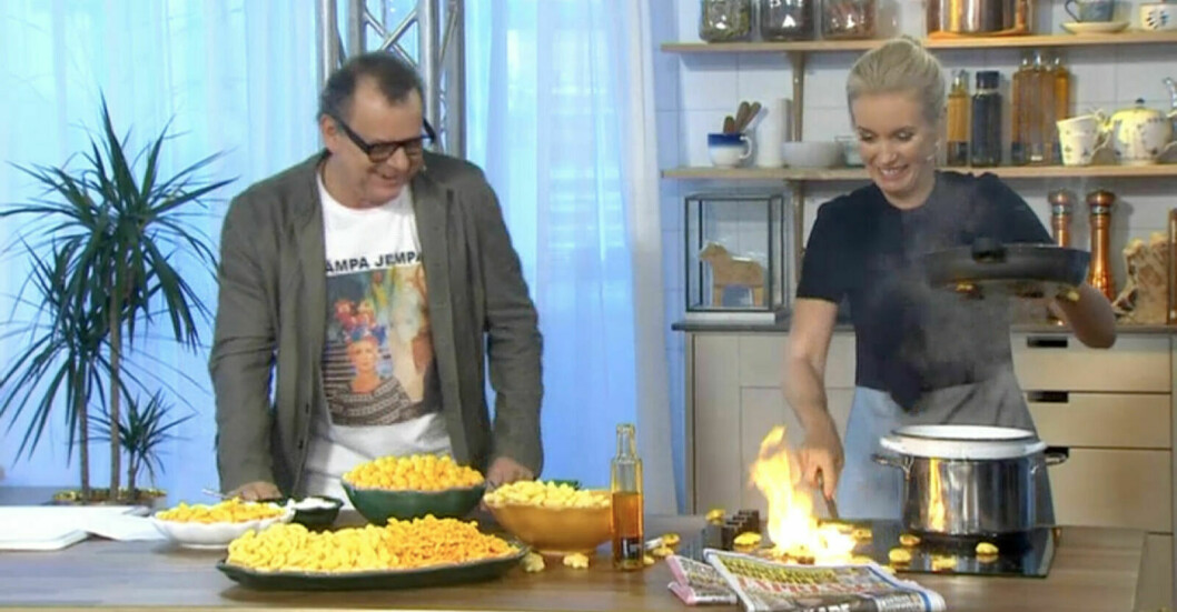 Steffo Törnquist och Jenny Strömstedt råkar starta en brand i Nyhetsmorgon-studion