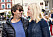Niklas och Jenny Strömstedt ler och tittar på varandra