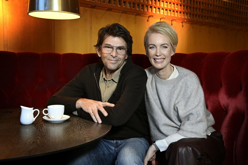 Programledarduon tillika äkta makarna. Niklas och Jenny Strömstedt