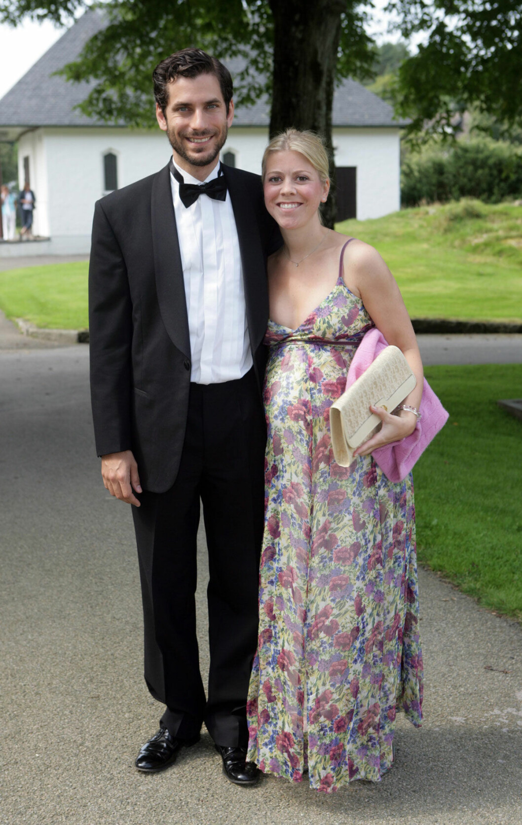 Snart blir de föräldrar! Stjärnförfattaren Jens Lapidus med fru Hedda. Jens Lapidus med fru Hedda.