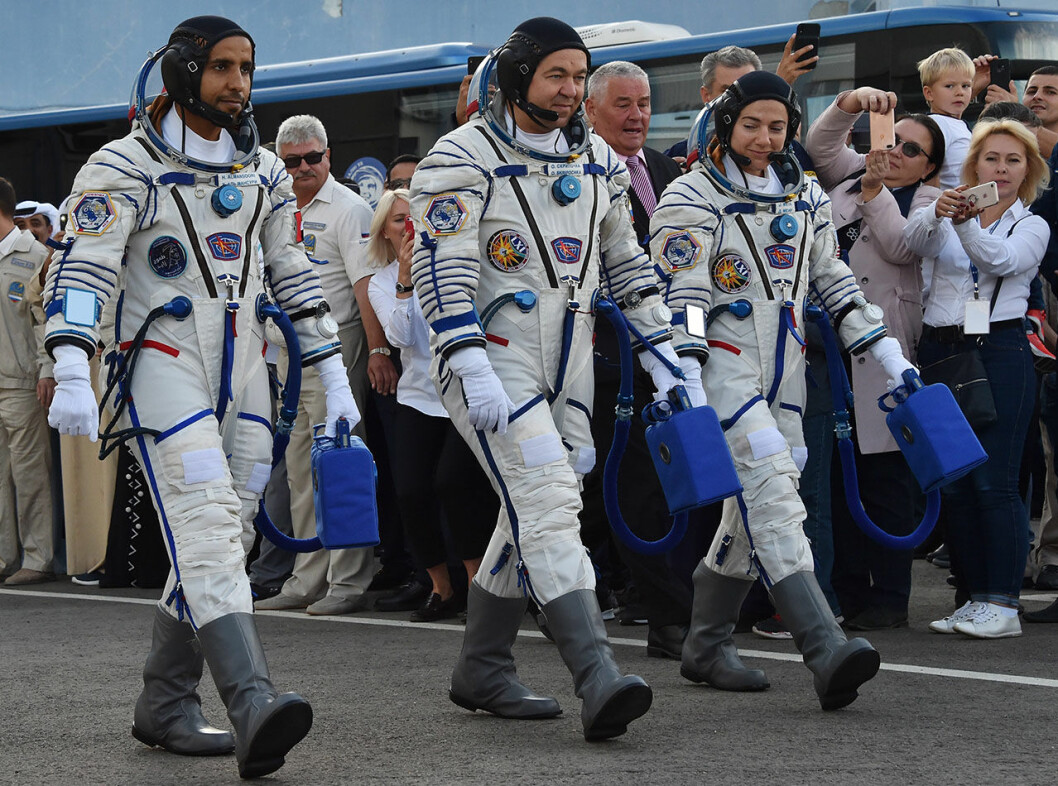 De tre astronauterna som flög till rymden, från vänster: Hazza Al Mansouri, Oleg Skripochka och Jessica. Jessica Meir