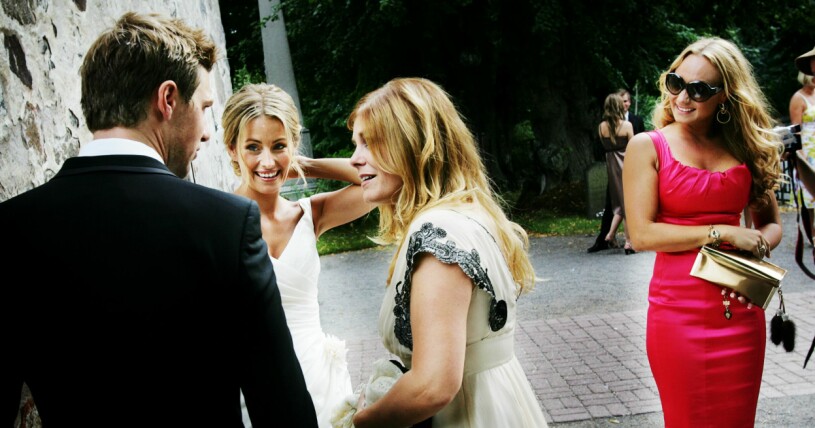 2007 blev Jessica officiellt en i Wahlgren-familjen. Charlotte Perrelli verkar nyfiken på samtalet?