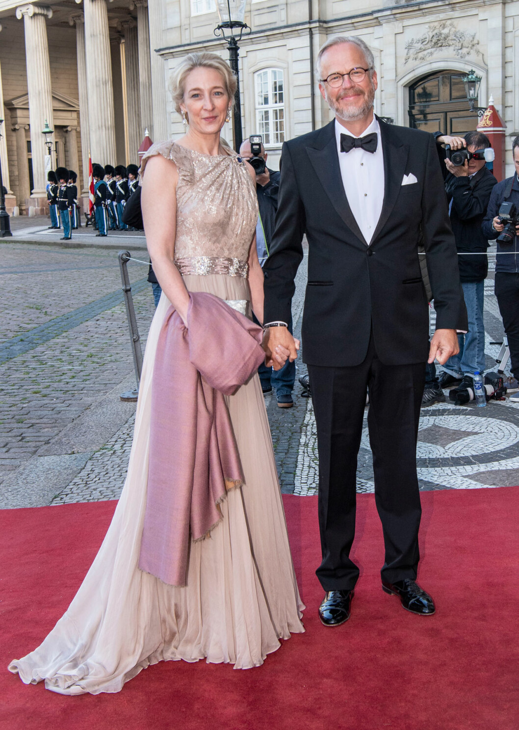 Prinsessan Benediktes dotter prinsessan Alexandra firade kusin Joachim tillsammans med sin nyblivne man Michael Ahlefeldt. Prinsessan Benediktes nygifta dotter prinsessan Alexandra med sin man.