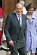 Spaniens förre kung Juan Carlos som går med käpp.