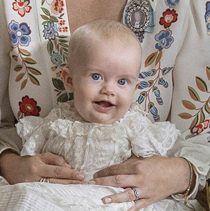 Prins Julian Herbert Folke charmar världen. Prins Julian ler