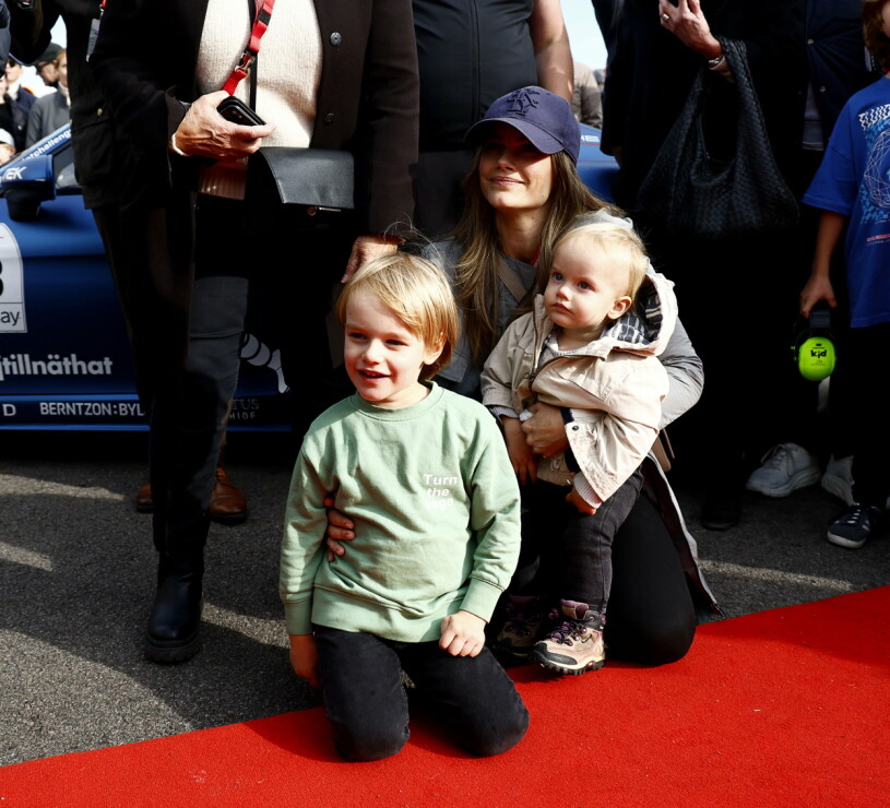 Här saknades bara Alexander! Prinsessan Sofia, prins Julian och prins Alexander