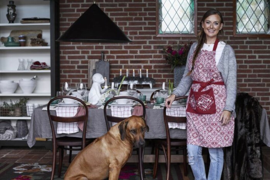 Sanna Lundell julpyntar i sällskap med hunden! Sanna Lundell julpyntar i sällskap med hunden!