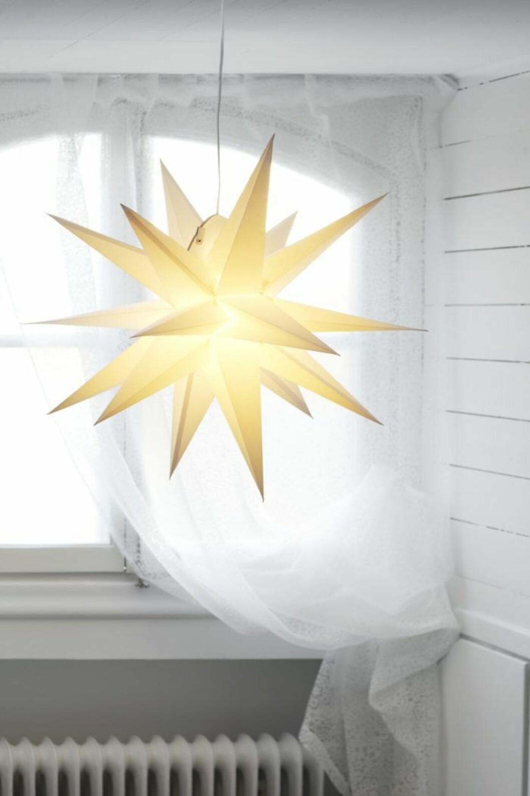 En julstjärna är ett måste under julen. Julstjärna inspiration jultema