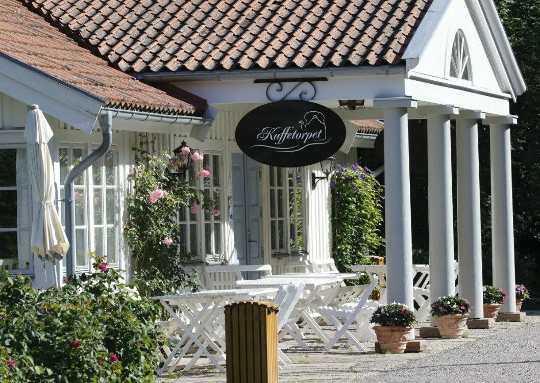 Det är många som passar på att ta en paus på Sollidens trevliga servering Kaffetorpet. Den trevliga serveringen och cafét Kaffetorpet på Sollidens slott på Öland.