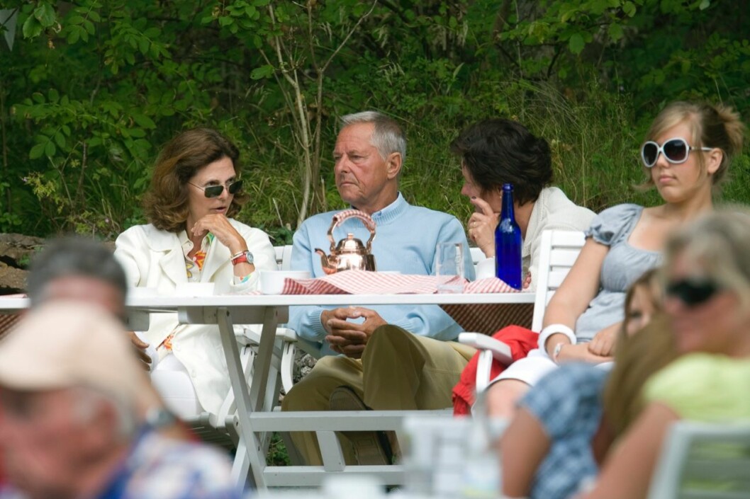 Drottning Silvia dricker kaffe med sin bror Ralf Sommerlath på Kaffetorpet 2008. Han är idag 91 år. Drottning Silvia dricker kaffe med sin bror Ralf Sommerlath på Kaffetorpet 2008. Han är idag 91 år.