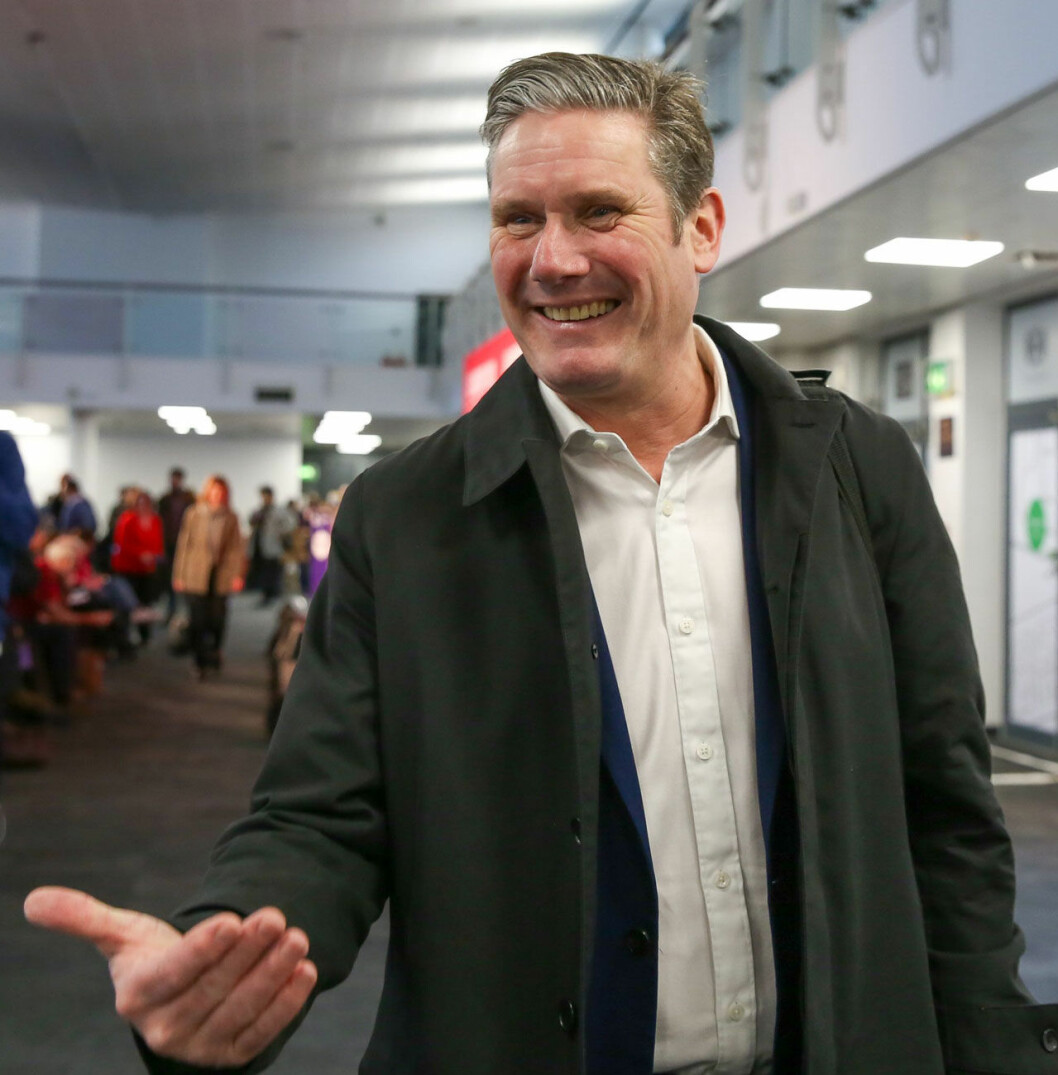 Keir Starmer, nyvald ledare för Labourpartiet. Privat är han tvåbarnspappa och gift sen 13 år med Victoria Alexander, advokat. Charmfaktorn är dock okänd. Labourledaren Keir Starmer.