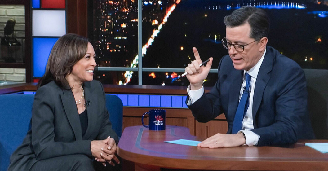 Kamala fick uppmärksamhet i medierna redan runt primärvalet, här syns hon i Late Night med Stephen Colbert i november 2019.