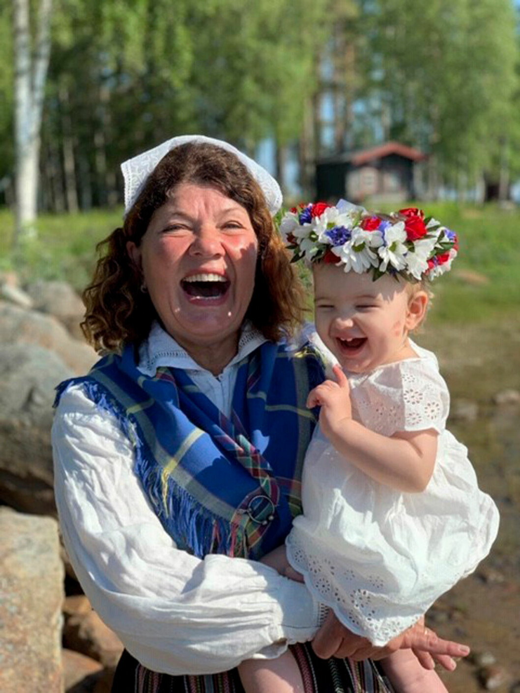 Karin Granberg med lilla barnbarnet Lo. Karin Granberg med lilla barnbarnet Lo.